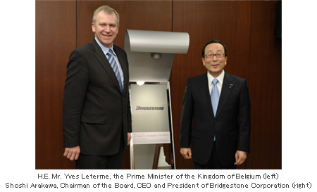 H.E. Mr. Yves Leterme, the Prime Minister of the Kingdom of Belgium (left) Shoshi Arakawa, Chairman of the Board, CEO and President of Bridgestone Corporation (right)
