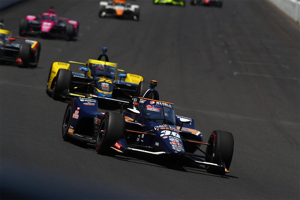 Takuma Sato joins the battle for victory in the race.