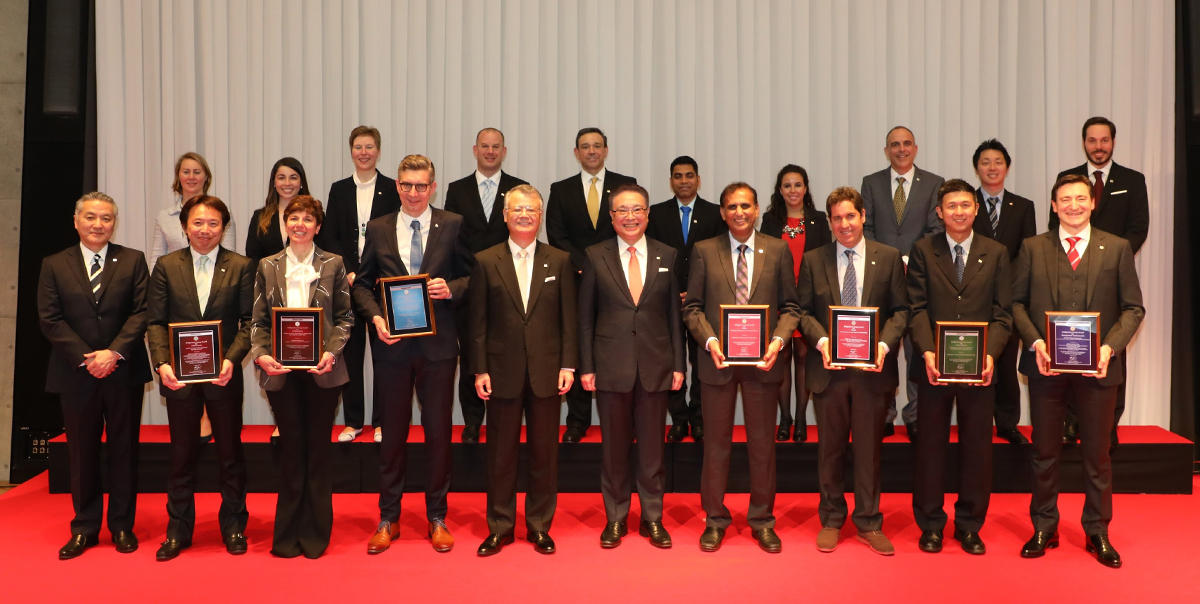 Bridgestone Global CEO and Global COO with the winners of the Bridgestone Group Awards 2018