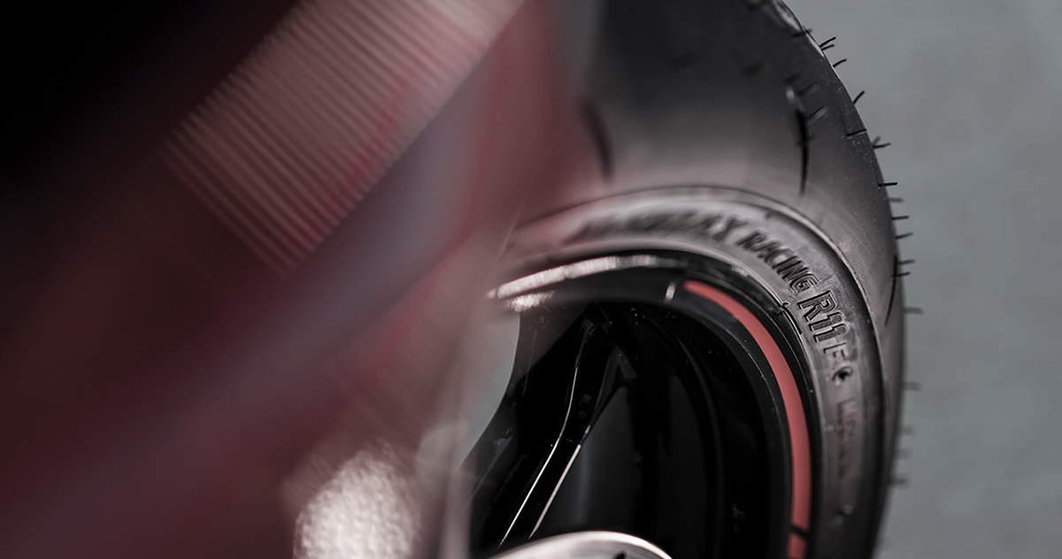 BATTLAX | BATTLAX RACING R11 | Motorcycle Tires | Bridgestone Corporation